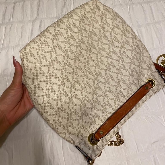 Beau MK 👜 - Picture 5 of 10